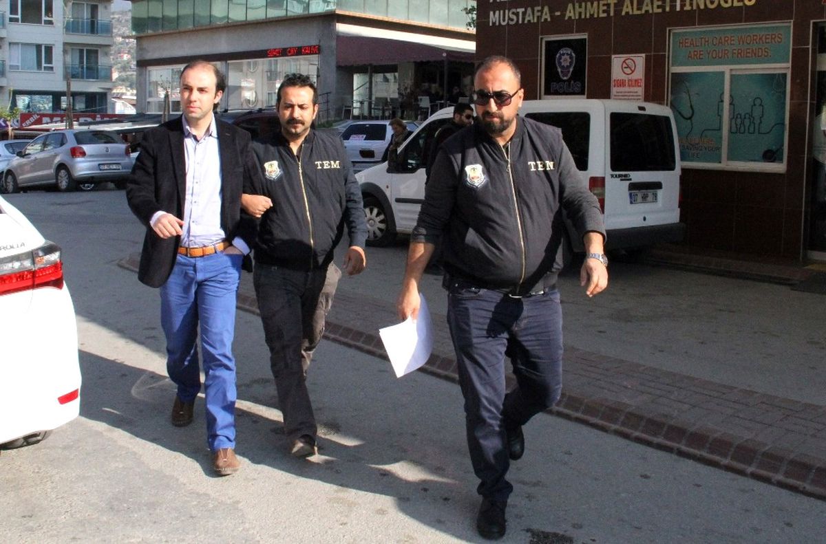 Antalya\'da Fetö Operasyonu: 5 Gözaltı