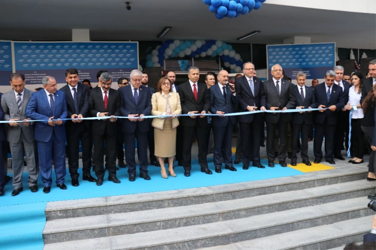 Bakan Müezzinoğlu, Gaziantep\'te Sgk Yeni Hizmet Binasını Açtı
