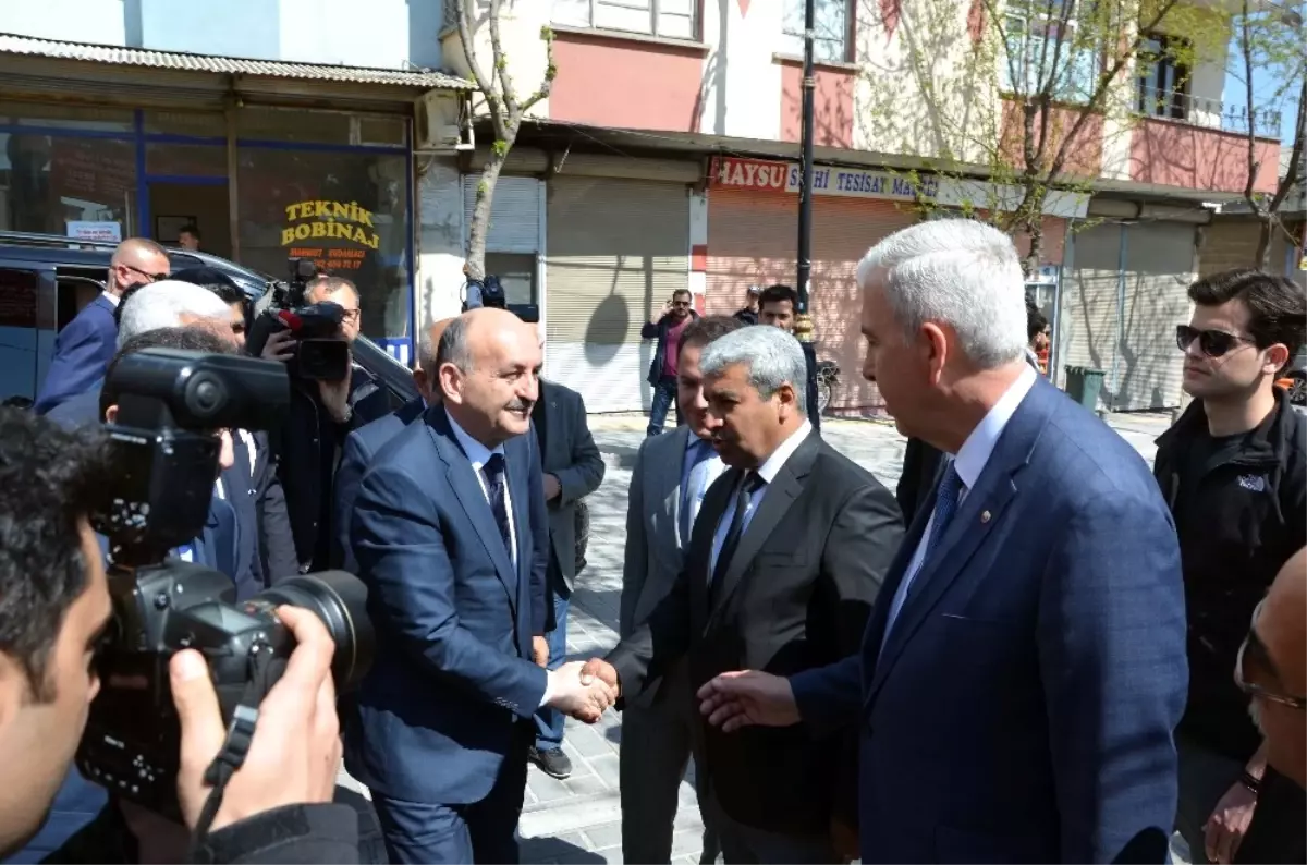 Bakan Müezzinoğlu: "Şehit Olan 249 Kişiden Tek Bir Tanesinin Elinde Çakı Bıçağı Bile Yoktu"