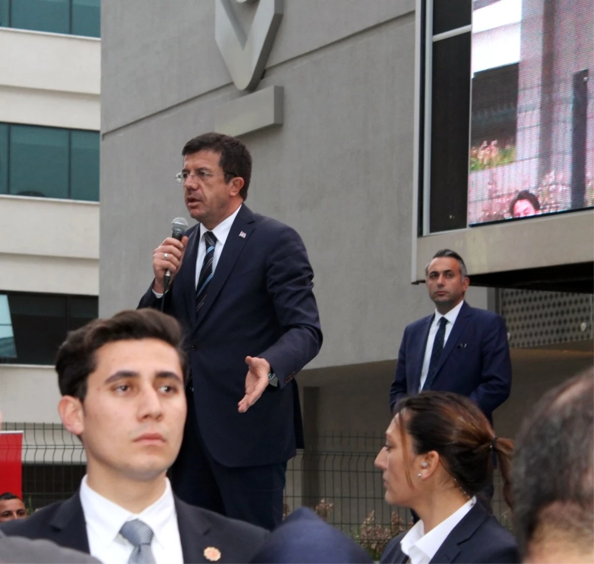 Bakan Zeybekci: "Terör Örgütleri Avrupa ile Aramız Bozulsun İstiyor"