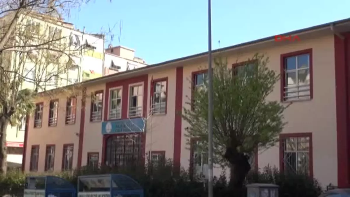 Balıkesir Altıeylül\'de Okulun Ticari Alana Çevrilmemesi Için Açıklama