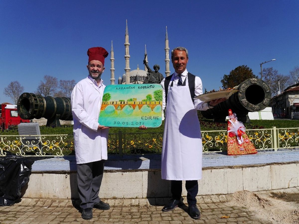 Başbakan Yıldırım ve Eşine Edirne\'den Hediyeler