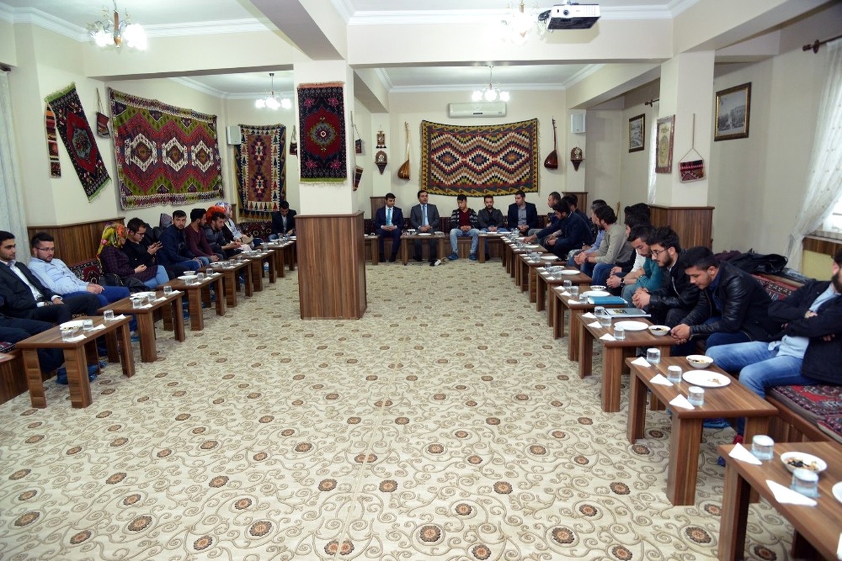 Belediye Başkanı Aeü Fakülte ve Bölüm Temsilcilerine Anayasa Değişikliğini Anlattı