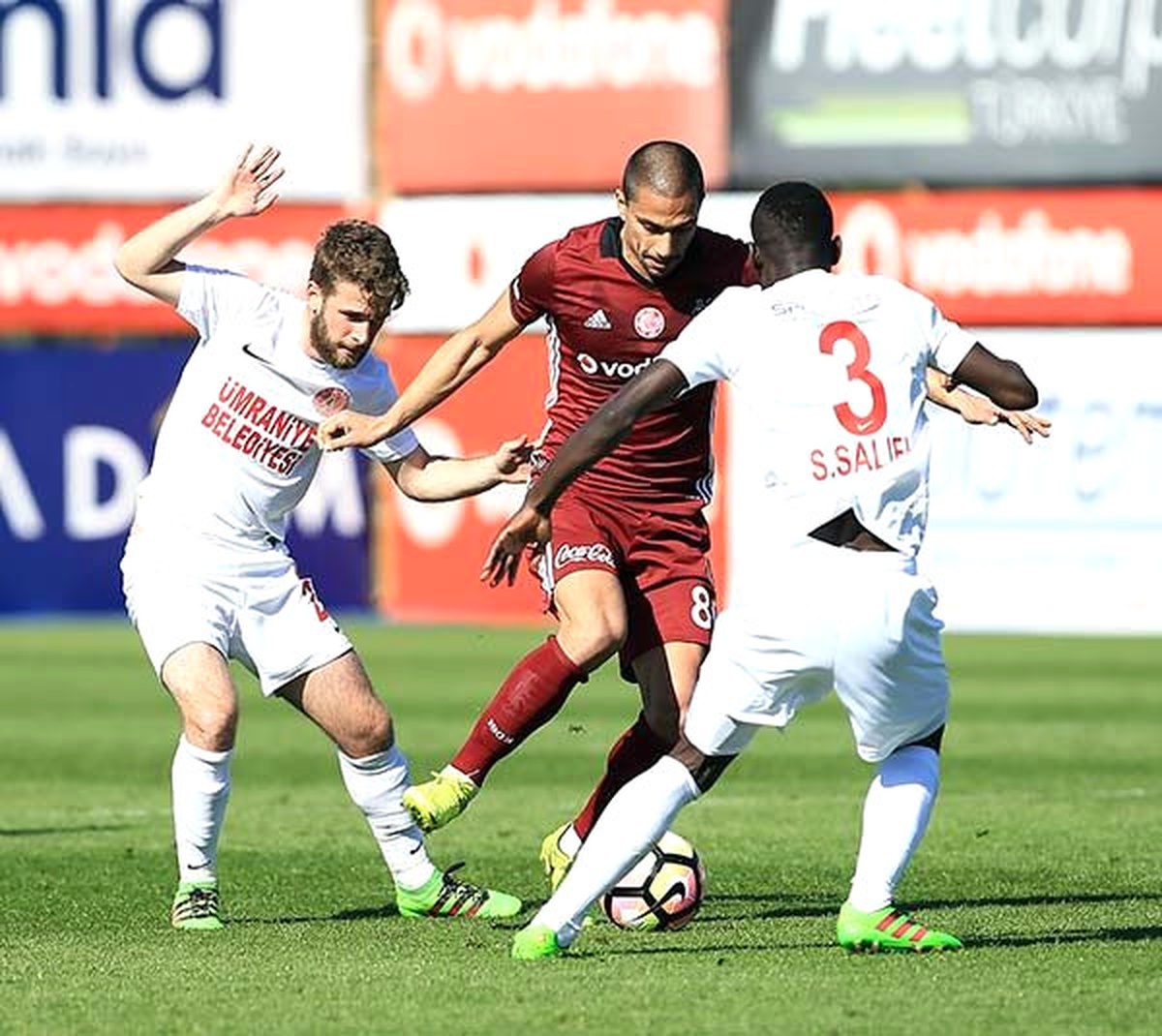 Beşiktaş, Ümraniyespor\'u 2-1 Mağlup Etti