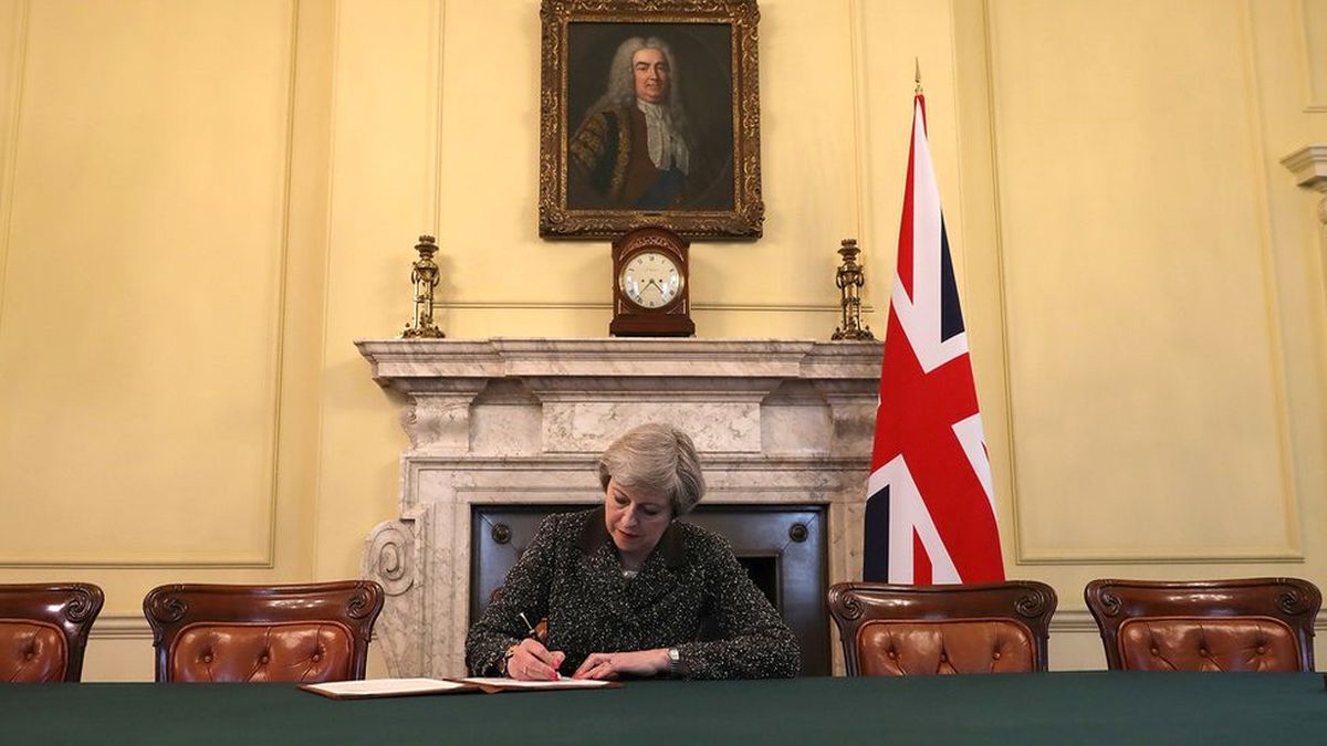 Britanya Bilinmeyene Adım Atıyor\'