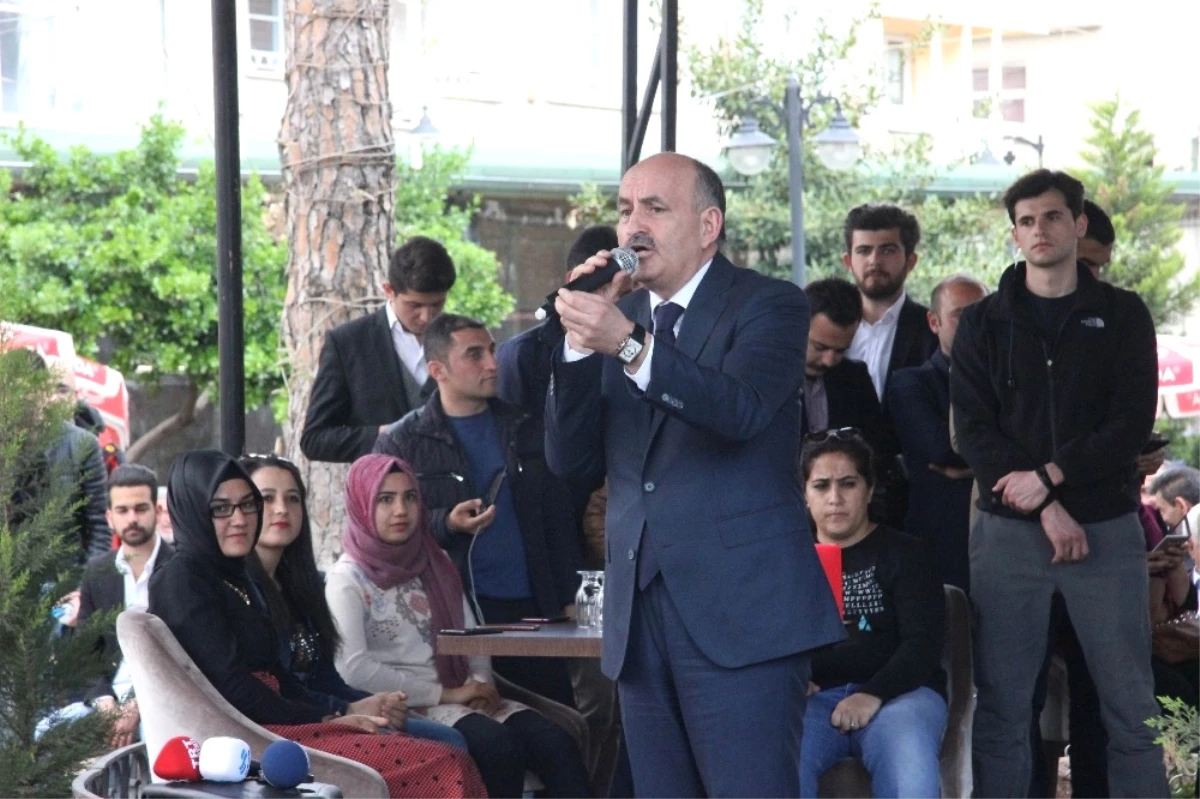 Çalışma ve Sosyal Güvenlik Bakanı Müezzinoğlu Gençlerle Bir Araya Geldi