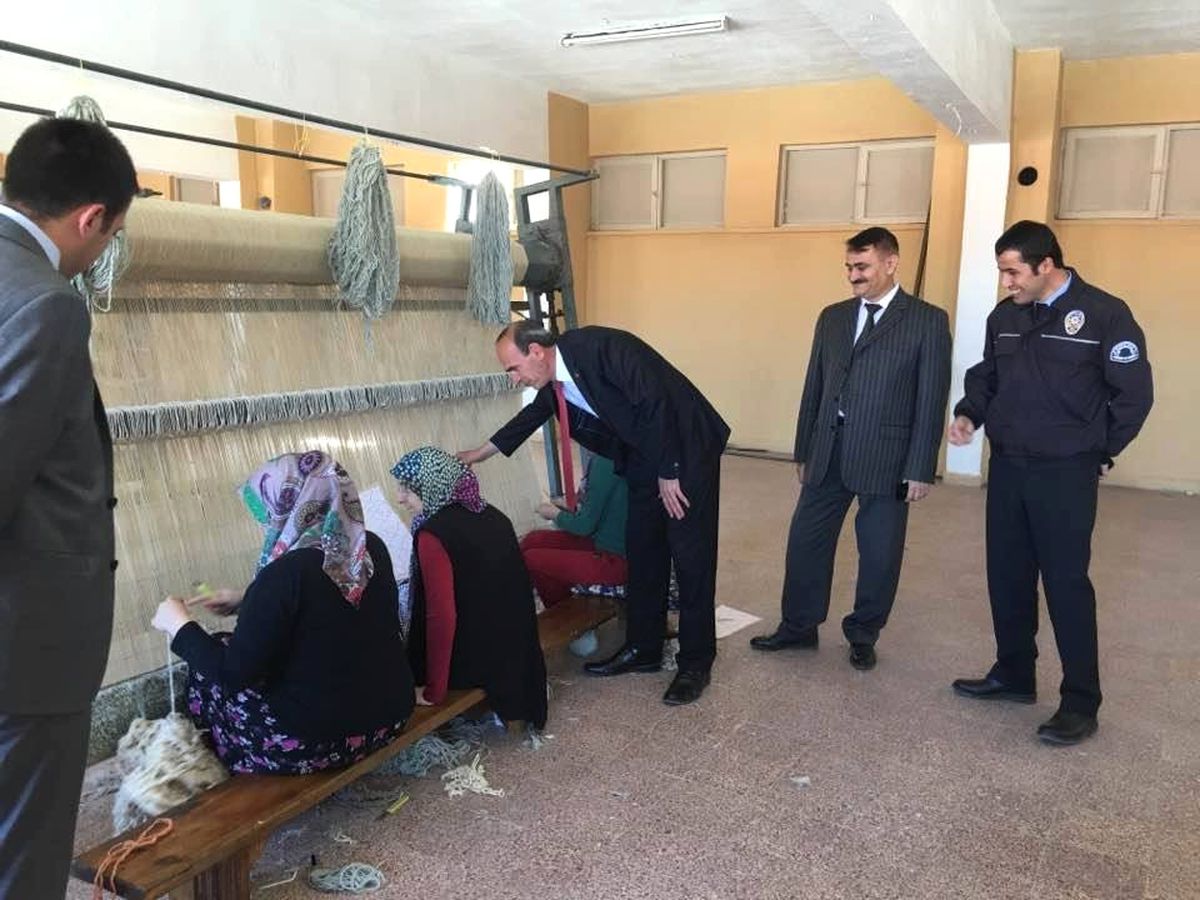 Çavdarhisar\'da Halı Dokuma Kursu