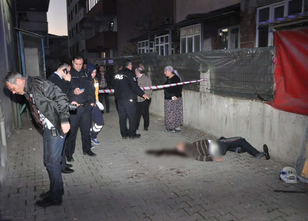 Çerkezköy\'de Yüksekten Düşen Kişi Öldü
