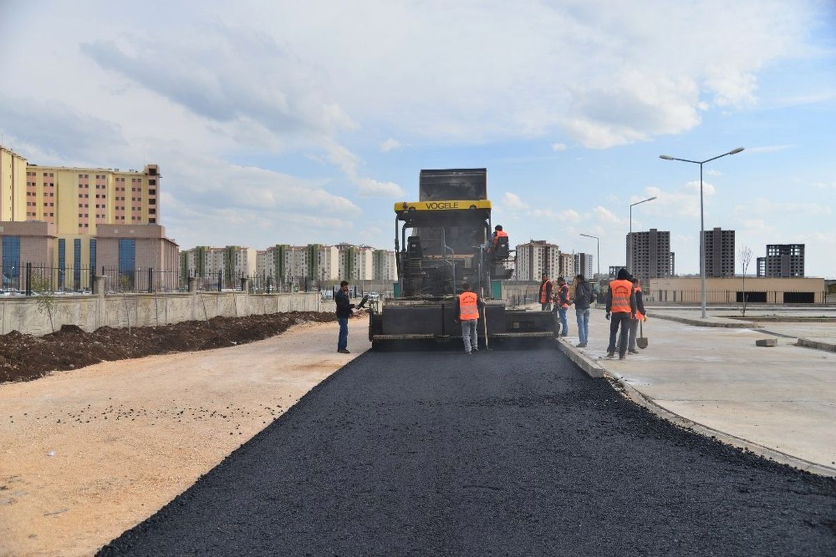Diyarbakır\'da Asfalt Çalışmaları Sürüyor