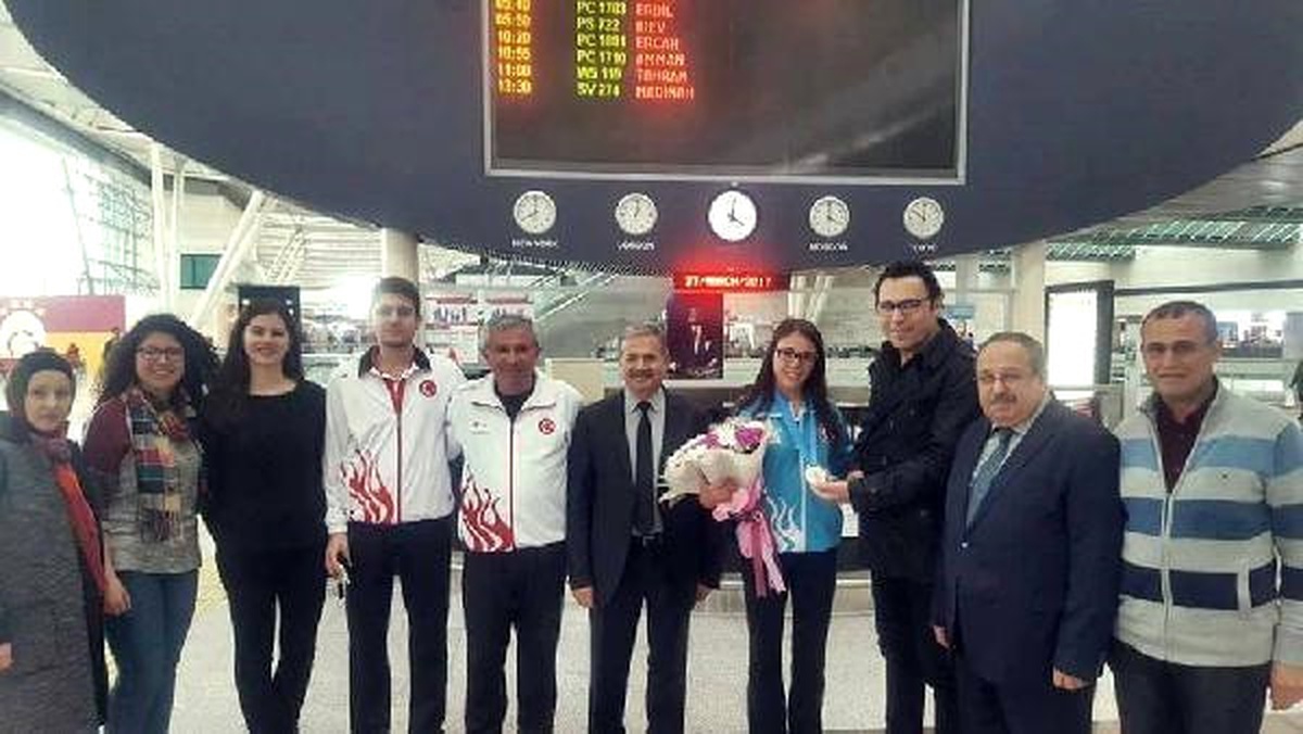Dünya İkincisi Milli Sporcu İlke Özyüksel Yurda Döndü