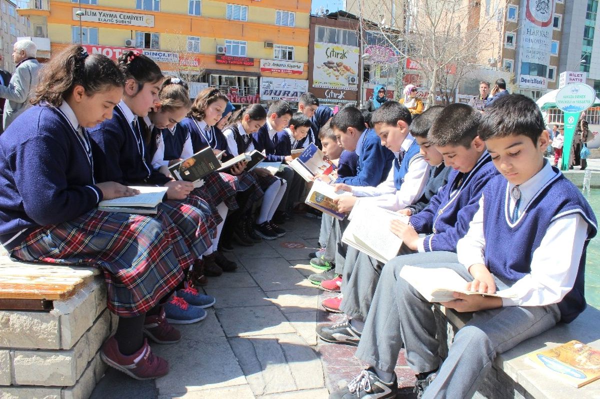 Elazığ\'da \'Sessiz Kitap Okuma\' Etkinliği