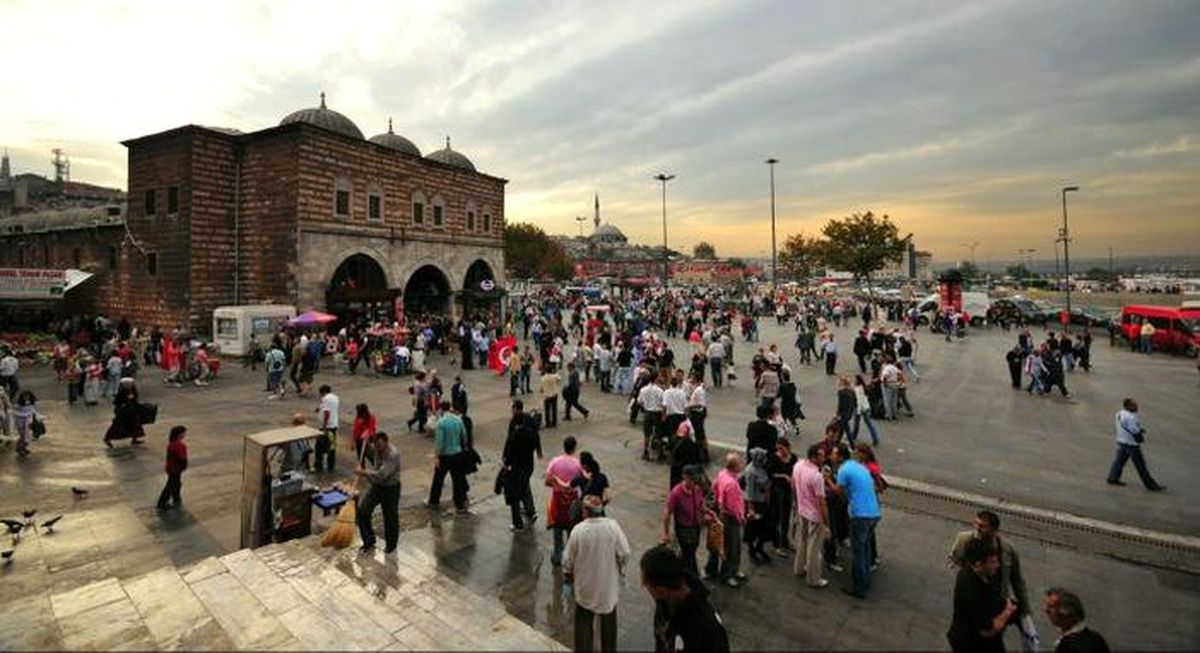 Eminönü Meydanı Yeniden Düzenleniyor