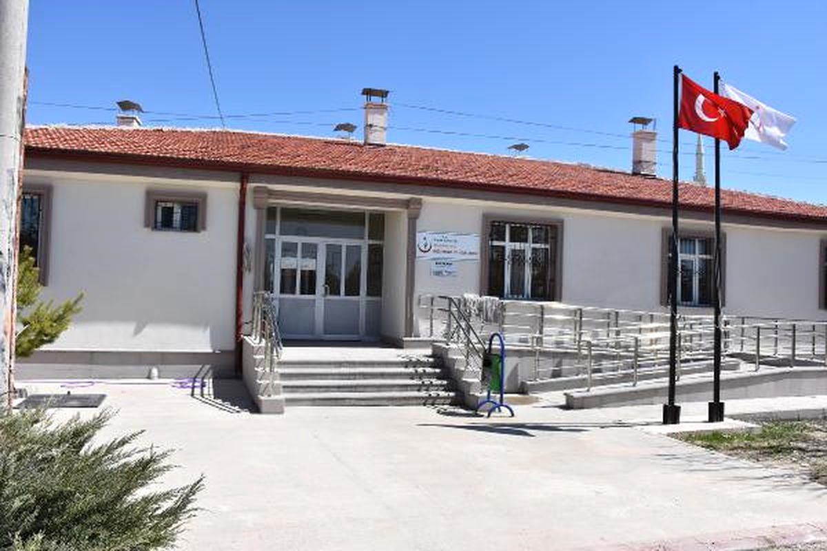 Eşinin Görevden Alınmasından Sorumlu Tuttuğu Doktoru Tabancayla Yaraladı, İntihar Etti