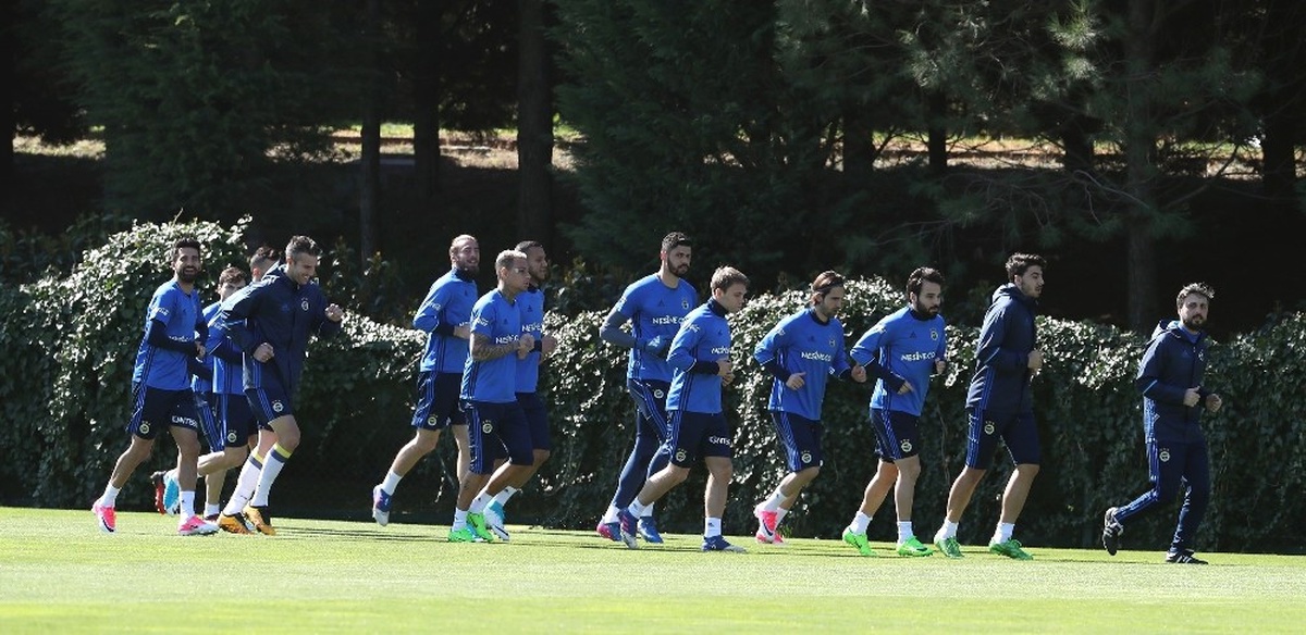 Fenerbahçe\'de Karabükspor Maçı Hazırlıkları Sürüyor