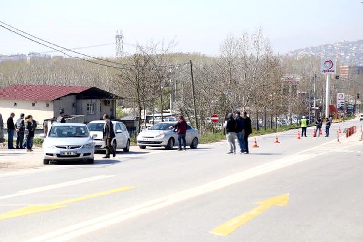 Hdp\'nin Kocaeli\'de Cezaevi Önünde \'Hayır\' Toplantısına İzin Verilmedi