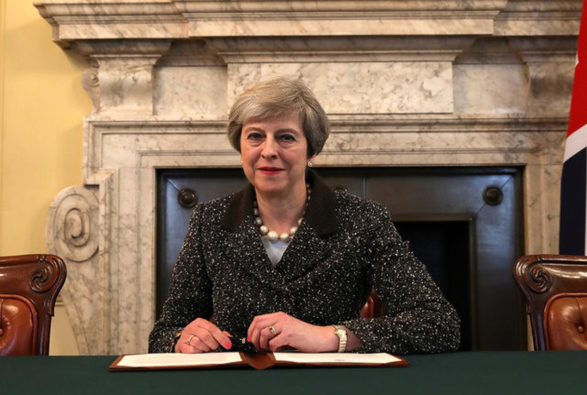 İngiltere Başbakanı May, Brexit Mektubunu İmzaladı