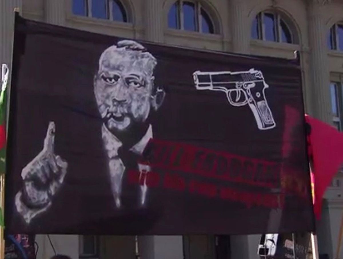 İsviçre\'deki Skandal Pankartın Sorumluluğunu Devrim Gençlik Bern Anarşist Örgütü Üstendi