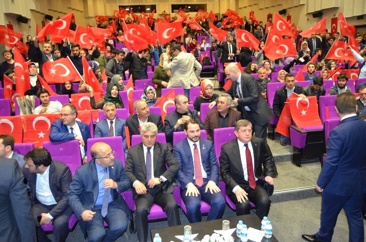 Kabinenin En Genç Bakanı Trabzon\'da Gençlerle Buluştu