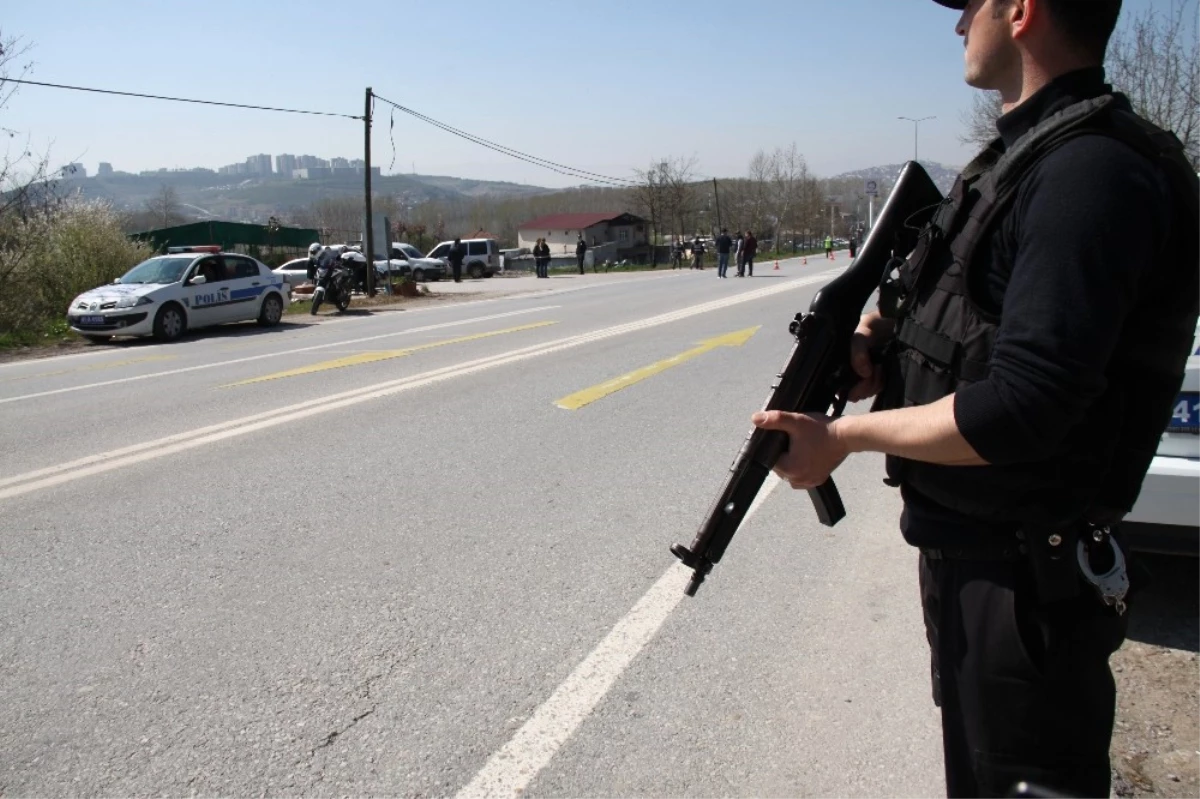 Kandıra Cezaevi Önündeki Referandum Çalışması, Polisleri Alarma Geçti