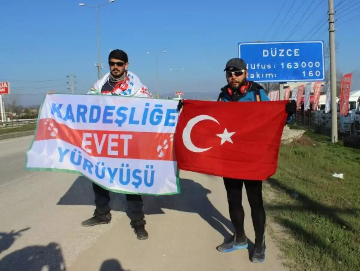 Kardeşlik\' İçin Yürüyen 2 Kişi, Düzce\'ye Ulaştı