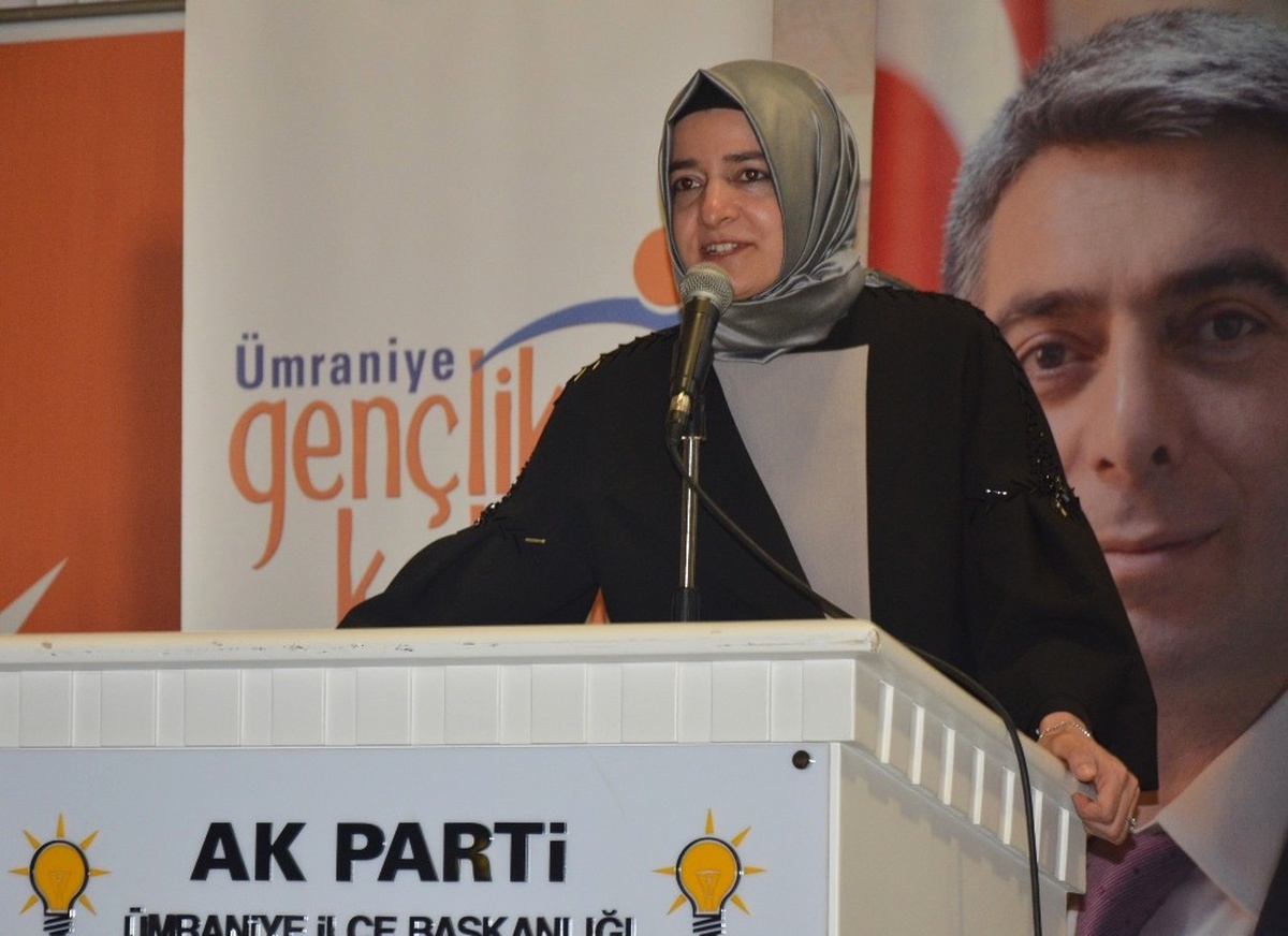 Kaya, Ümraniye\'de Gençlerle Bir Araya Geldi