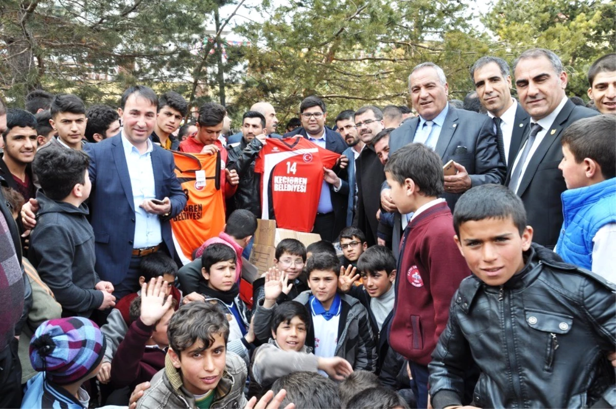 Keçiören Belediyesinden Spor Kulübüne Malzeme Yardımı