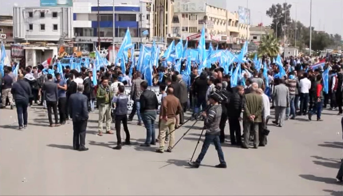 Kerkük\'te Türkmenlerden \'Bayrak\' Protestosu