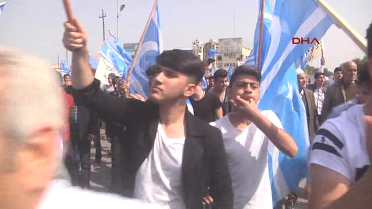 Kerkük\'teki Türkmenler Ikyb Bayrağına Tepki Gösterdi