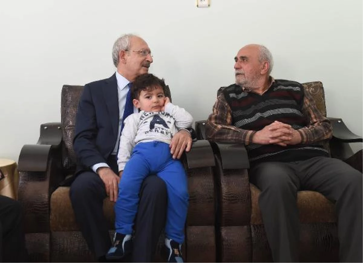 Kılıçdaroğlu Şehit Mahmut Yıldırım\'ın Ailesini Ziyaret Etti