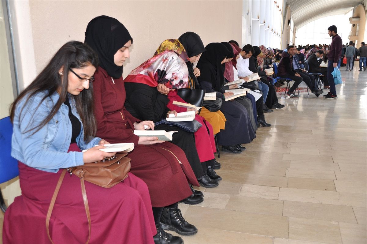 Muş\'ta Kitap Okuma Etkinliği