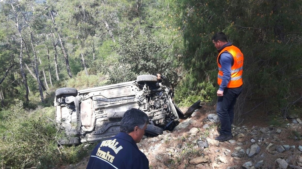 Otomobil 45 Metre Uçtu, Sürücü Sağ Kurtuldu