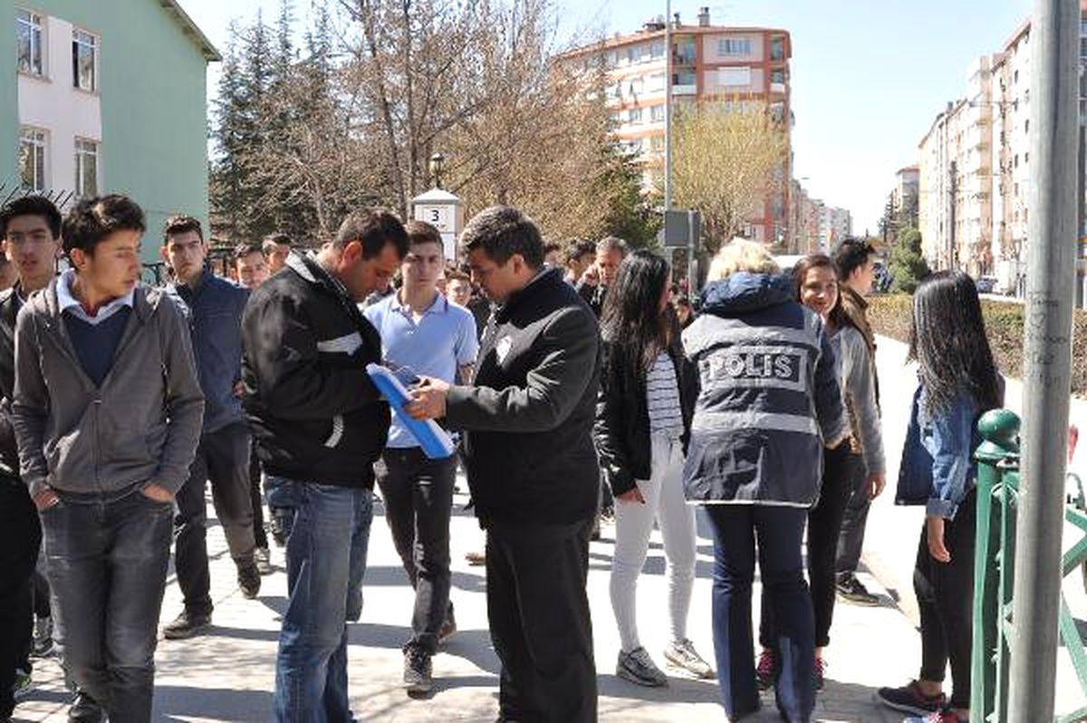 Polislerden Okul Önü Denetimi