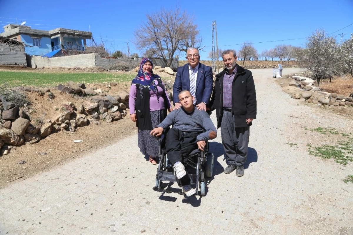 Şehitkamil\'de 4 Engelliye Daha Akülü Araç ve Tekerlekli Sandalye Dağıtıldı
