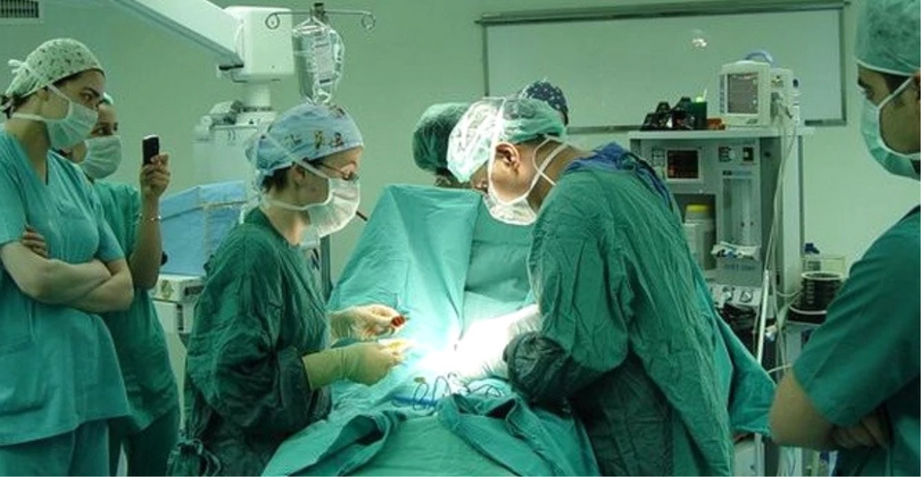 Şemdinli\'de Görevli Dr. Çaka, 14 Ayda 2 Bin Ameliyat Yaptı