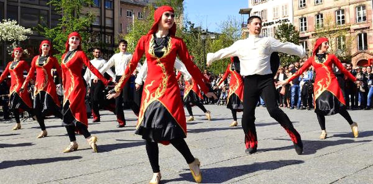 Strasbourg\'ta Çerkez Rüzgarı Esti