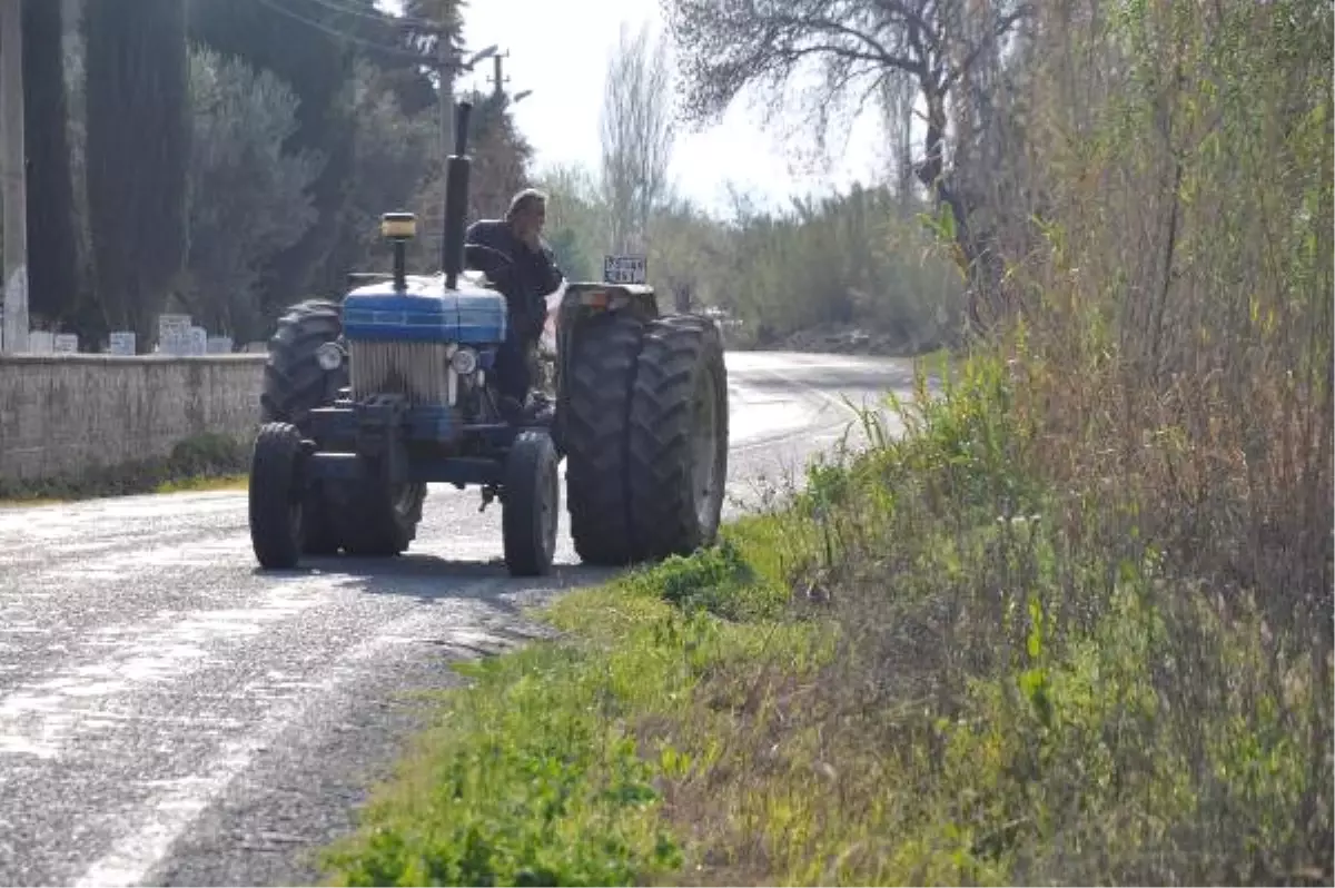 Traktörünün Devrilmemesi İçin Arkaya İki Tekerlek Ekledi