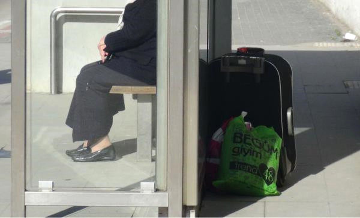 Tramvay Durağında Şüpheli Paket Paniği