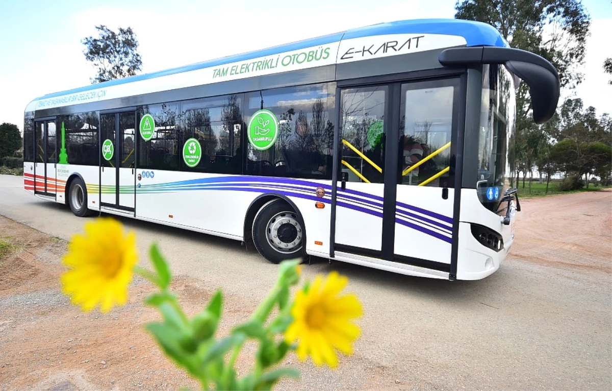 Türkiye\'nin İlk Tam Elektrikli Otobüsleri, İzmir\'de Hizmete Giriyor