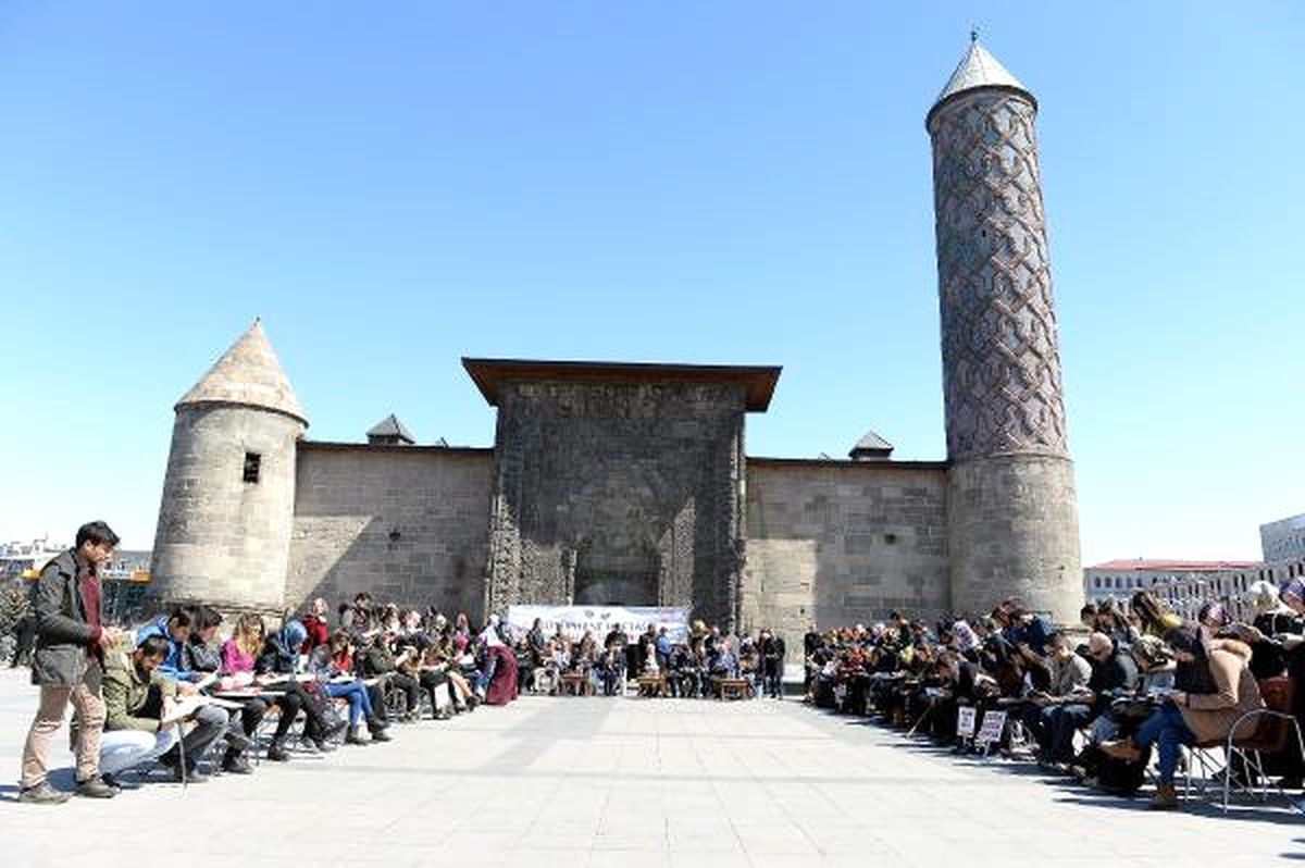 Vali Kitap Okuma Kampanyası Başlattı