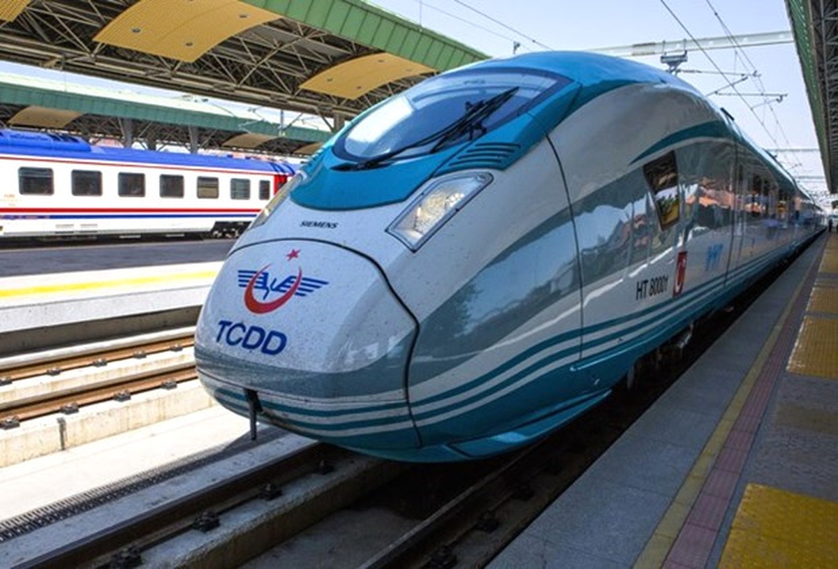 Yüksek Hızlı Tren Hattındaki Güvenlik Kamerasını Kırdılar