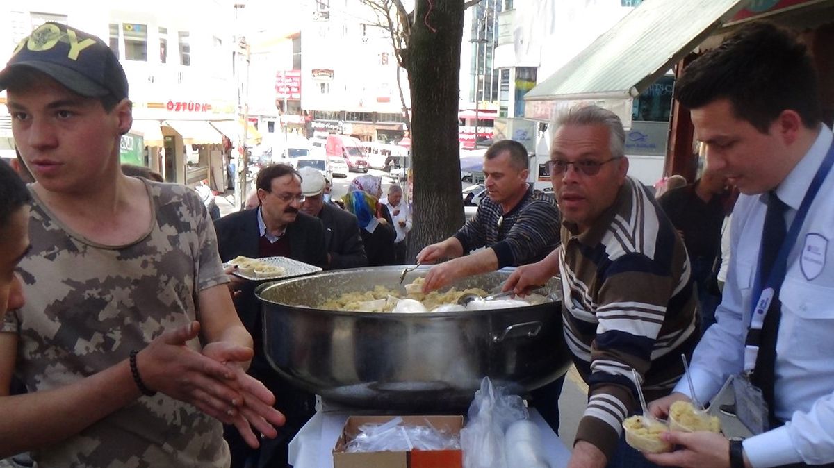 17 Yıldır Devam Eder Kandil Geleneği