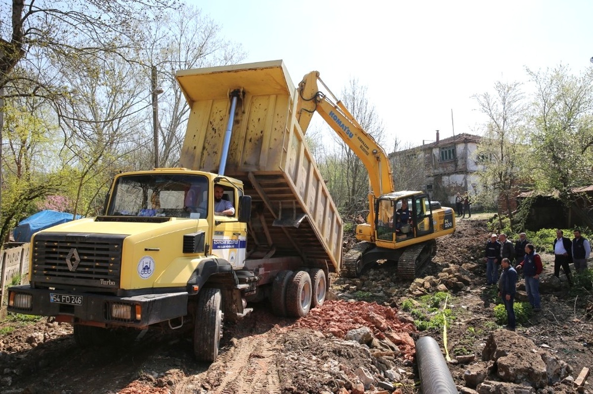 Adapazarı\'nda 74 Sokakta Yol Açımı Yapıldı