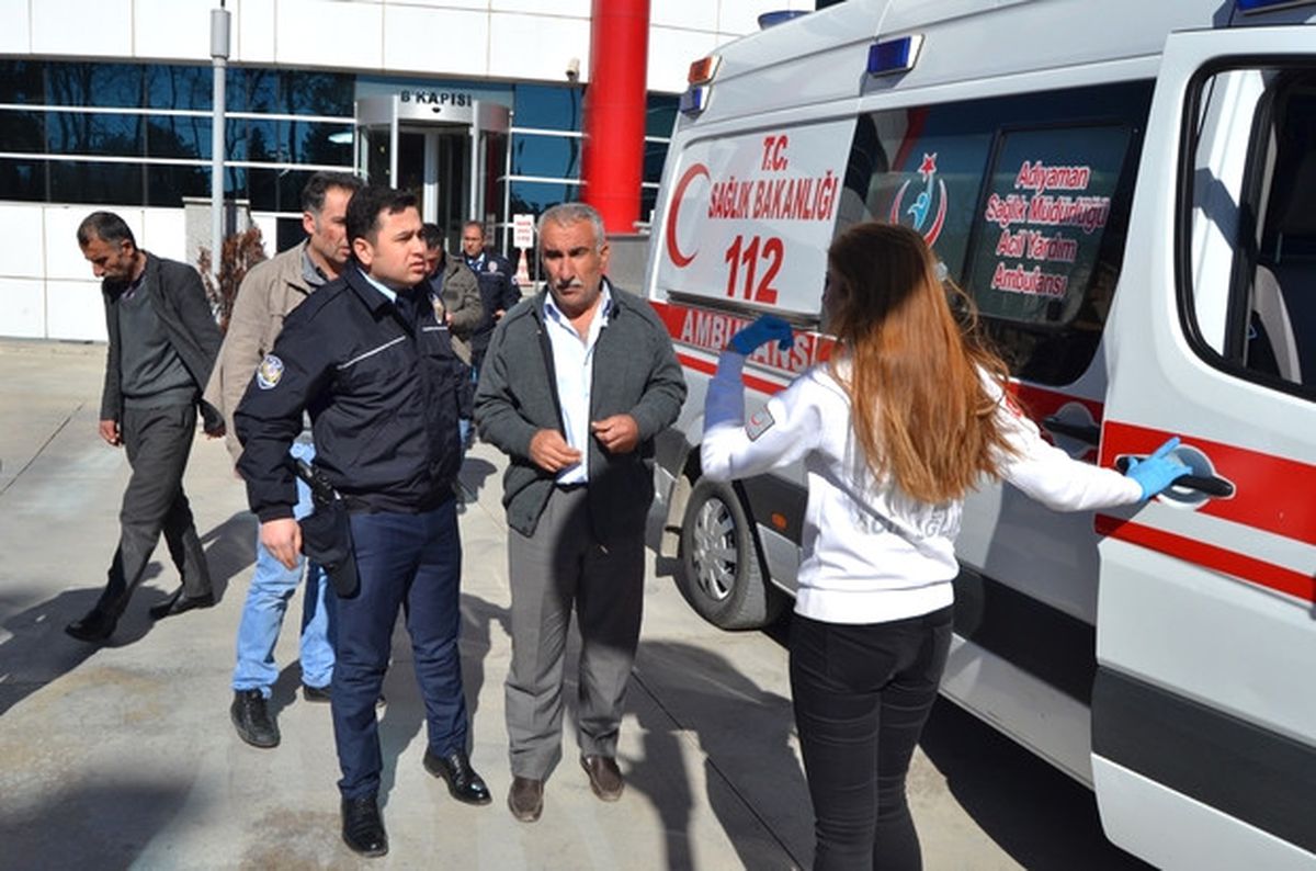 Adıyaman\'da Adliye Çıkışı Kavga: 2 Yaralı
