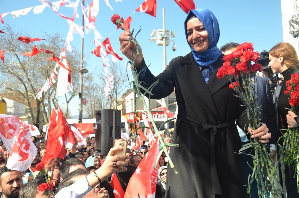 Aile ve Sosyal Politikalar Bakanı Kaya\'ya Sevgi Seli