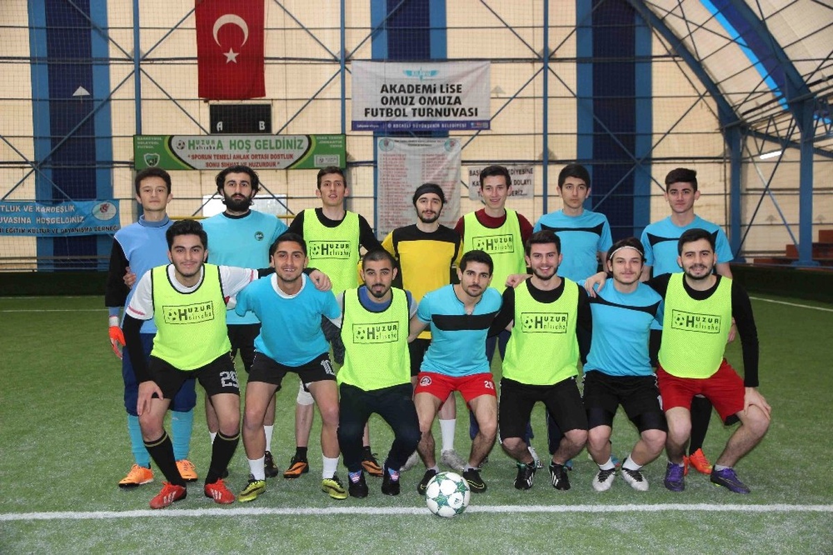 Akademi Lise\'de \'Omuz Omuza\' Futbol Turnuvası