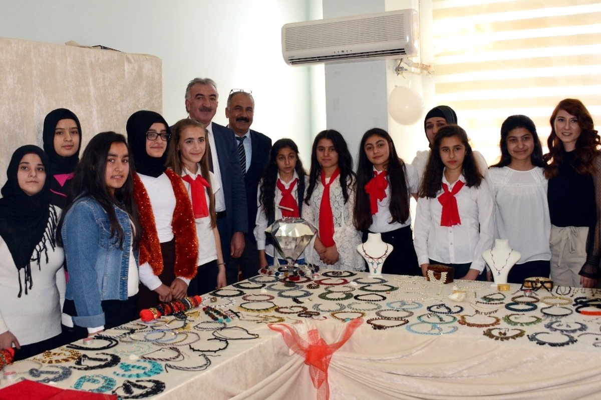 Akdeniz\'de Giyim Kursu Öğrencileri Sertifikalarını Aldı