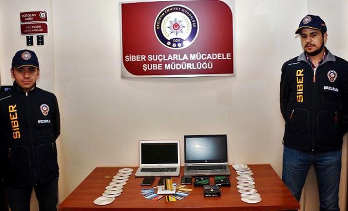 Atm\'lere Kopyalama Düzeneği Yerleştiren Şebekeye Suçüstü