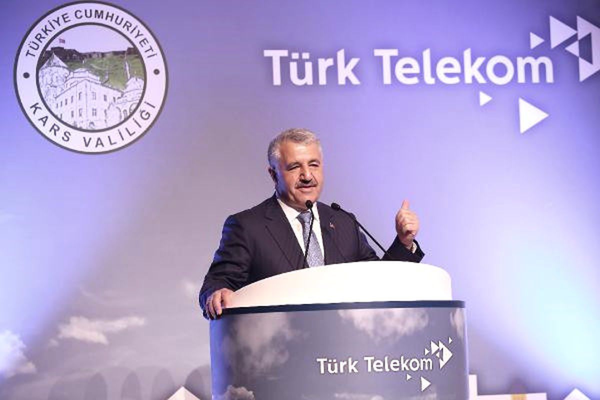 Bakan Arslan \'İnternetsiz Ev Kalmasın\' Seferberliği Başlattı