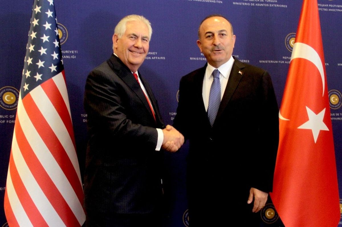 Bakan Çavuşoğlu, ABD\'li Mevkidaşı Tillerson ile Bir Araya Geldi