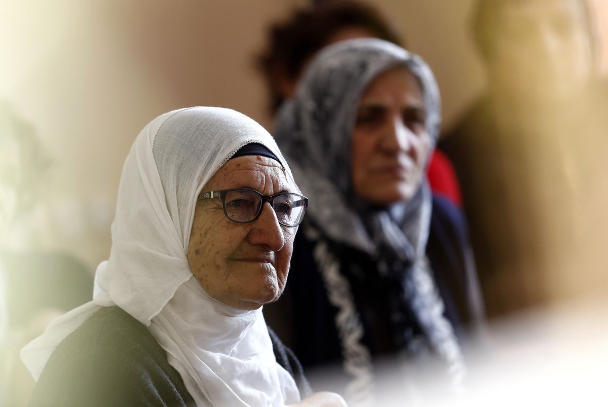 Başkan Pekdaş ev ev geziyor